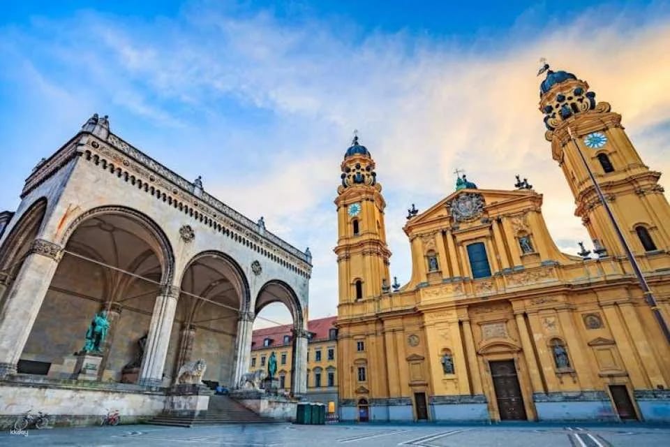 Munich Old Town Tour with Audio Guide App