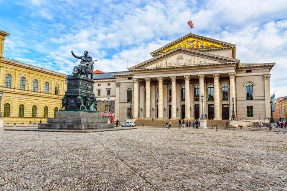 Munich Old Town Tour with Audio Guide App