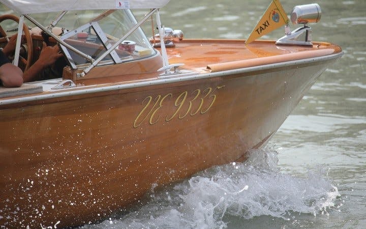 Murano Glass Factory Tour with Round-Trip Water Taxi and Live Glassblowing Demonstration Image 2