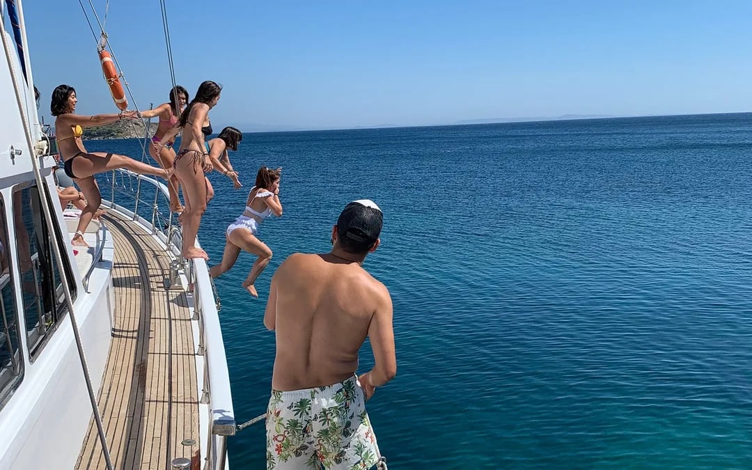 Mykonos: Delos & Rhenia Islands Boat Cruise with BBQ Meal Image 2
