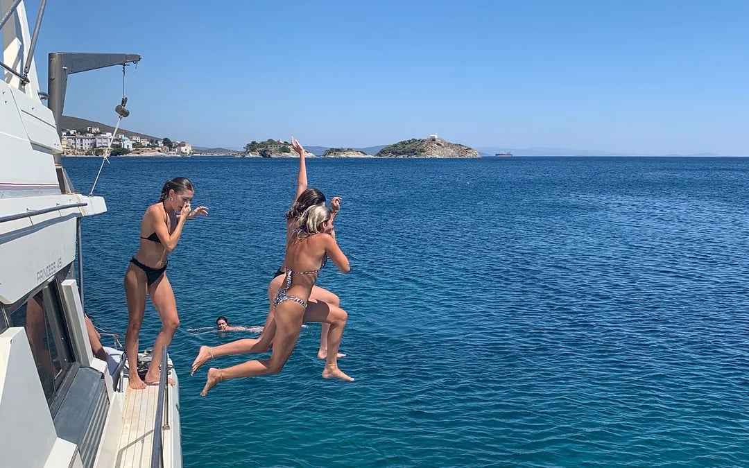 Mykonos: Delos & Rhenia Islands Boat Cruise with BBQ Meal Image 4