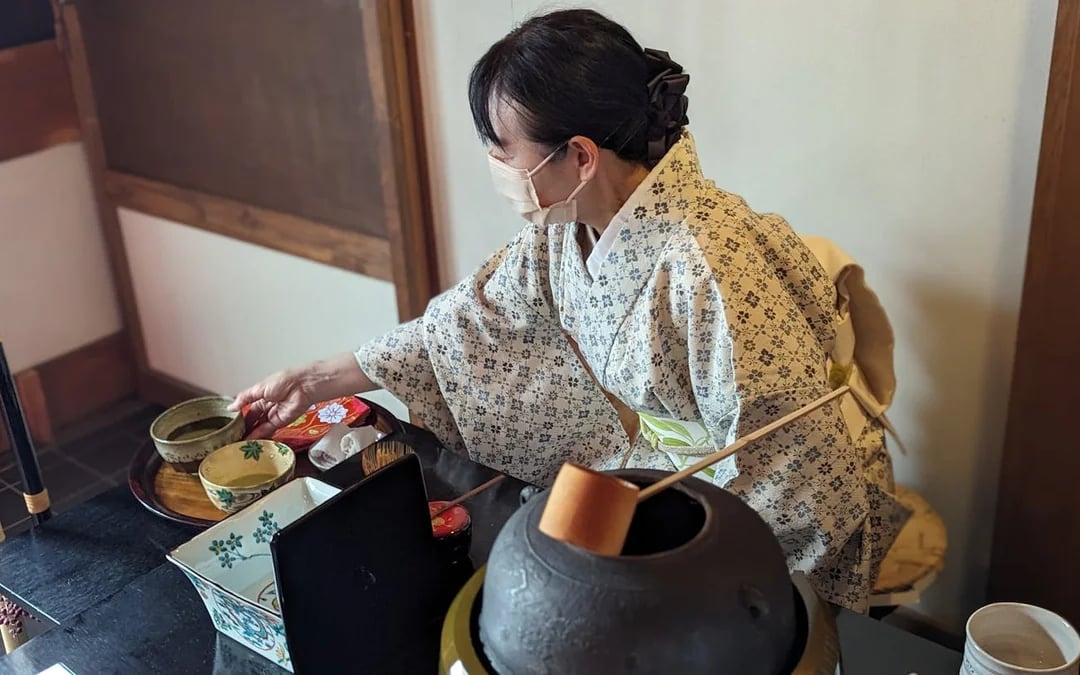 Nara Walking Tour: Todaiji Temple, Gangoji Temple, Deer Park and Tea Ceremony Image 9