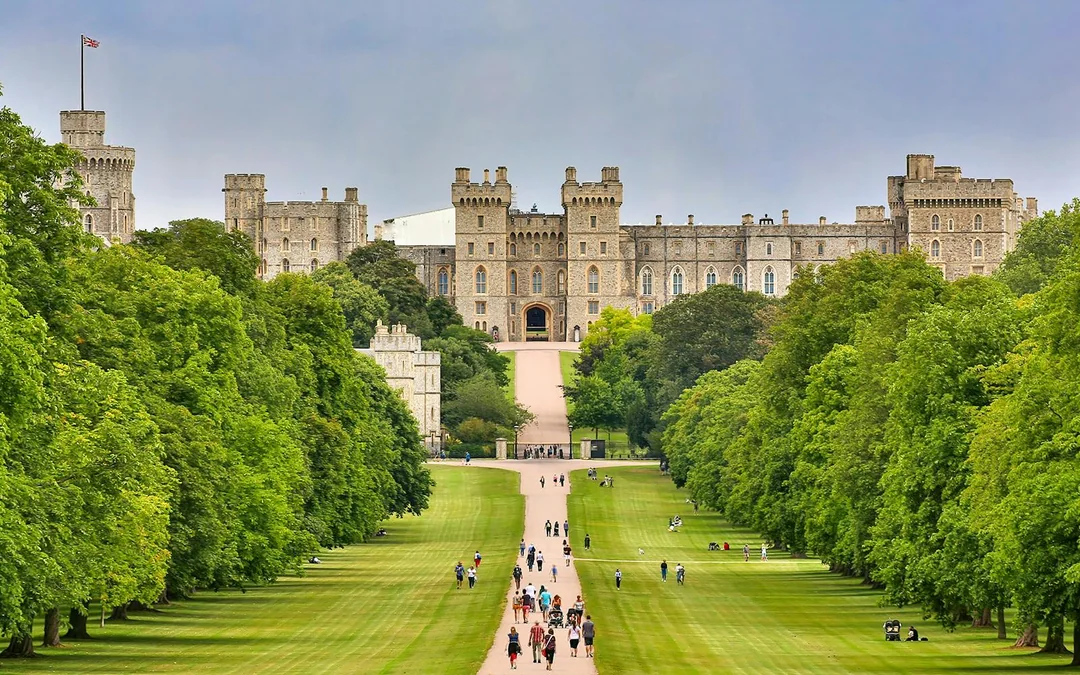 National Express: One-Way Bus Transfers Between London Victoria Station & Windsor Image 3