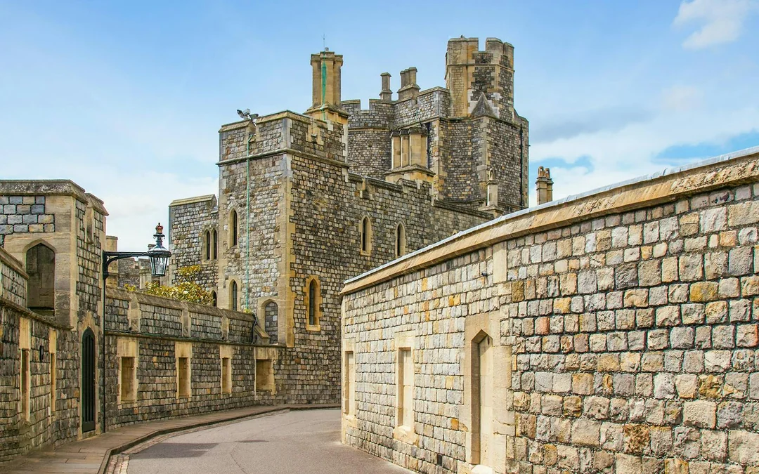 National Express: One-Way Bus Transfers Between London Victoria Station & Windsor Image 4