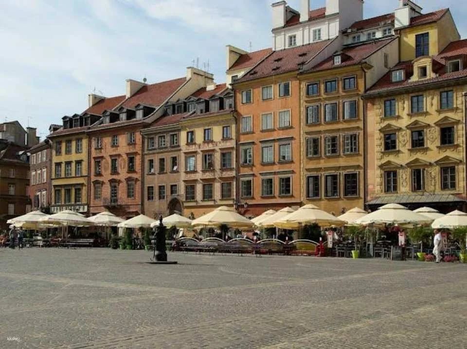 Navigate Warsaw's photogenic highlights with a local