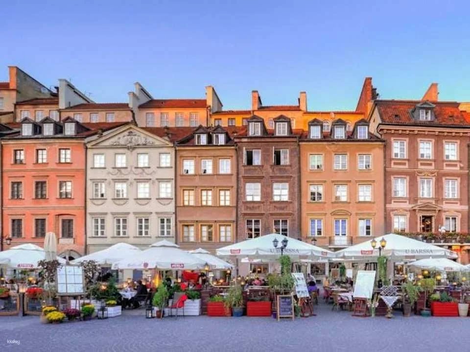 Navigate Warsaw's photogenic highlights with a local