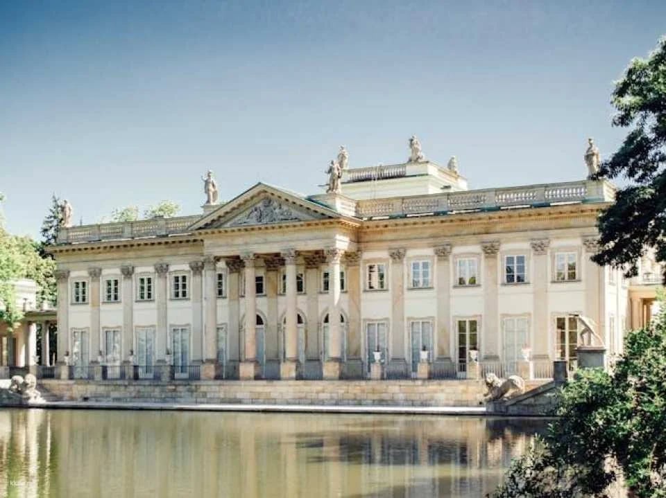 Navigate Warsaw's photogenic highlights with a local