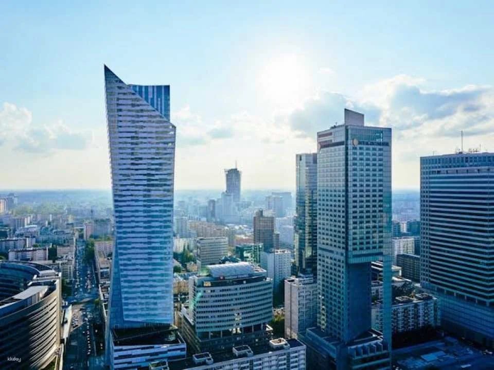 Navigate Warsaw's photogenic highlights with a local