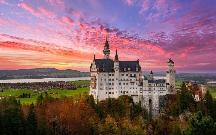 Neuschwanstein castle guided tour with Skip-the-Line Tickets & Bus-Shuttle Image 10