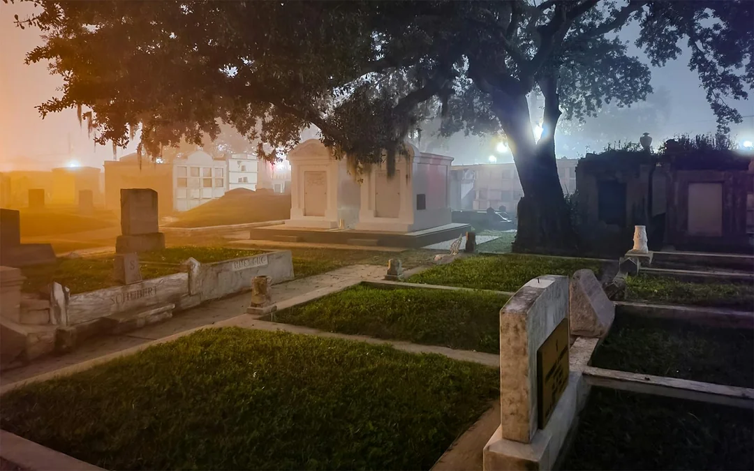 New Orleans: Cemetery Bus Tour at Dark Image 2
