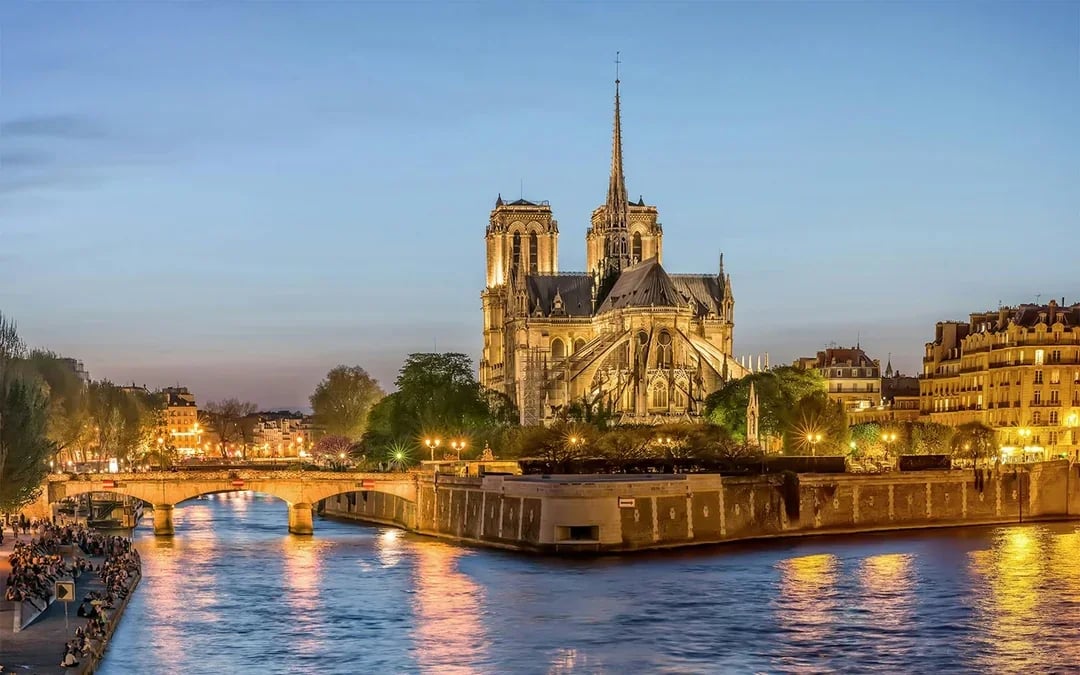 New Year's Eve Seine River Dinner Cruise Image 10