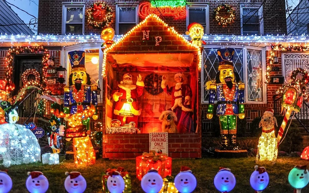 New York Dyker Heights Christmas Lights Bus Tour Image 7