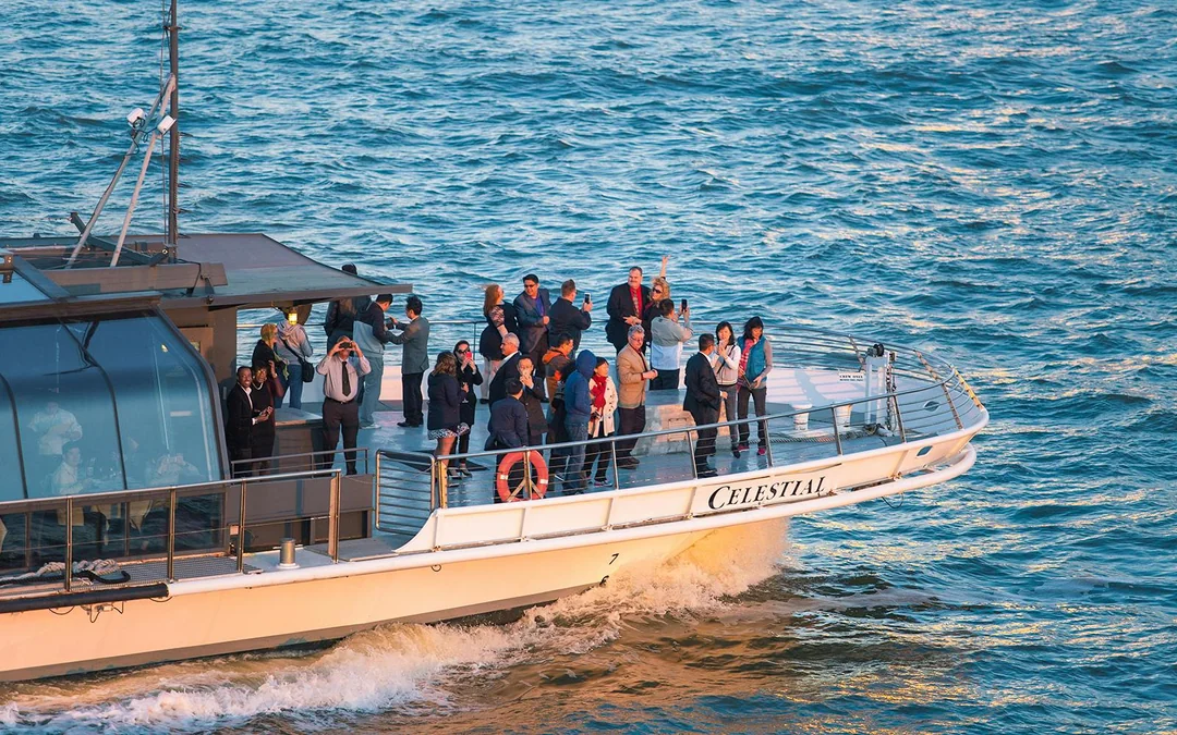 New York Luxury Glass Boat Dining Cruises by Bateaux Image 4