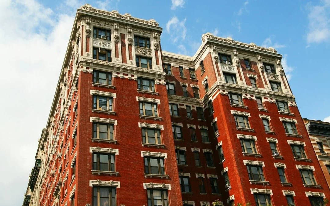 New York Mob Hits & Hangouts: Self-Guided City Exploration Game Image 2