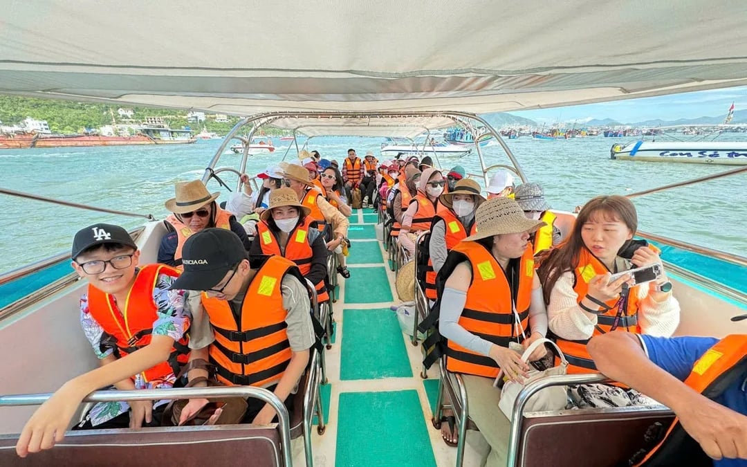 Nha Trang: Robinson Beach Island-Hopping Adventure Image 1