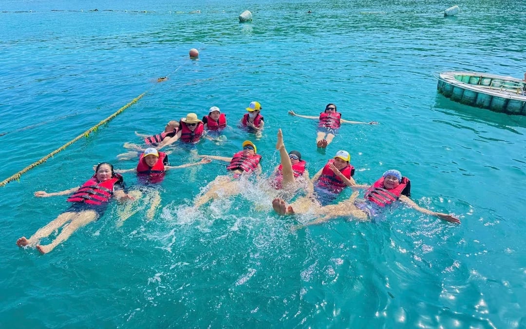 Nha Trang: Robinson Beach Island-Hopping Adventure Image 3