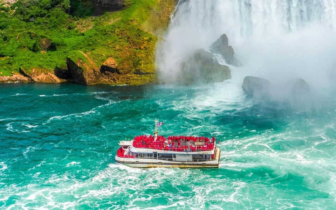 Niagara Falls Boat Ride and Journey Behind the Falls: Half-Day Tour Image 2
