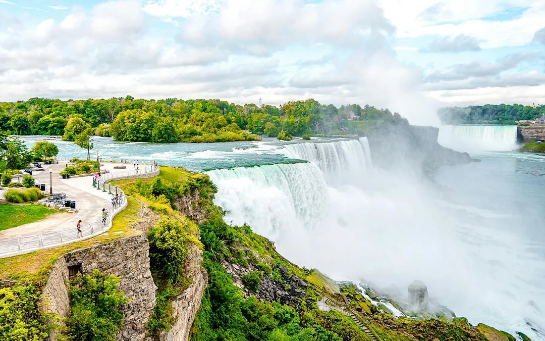 Niagara Falls (Canada & USA) Full Day Tour Image 2