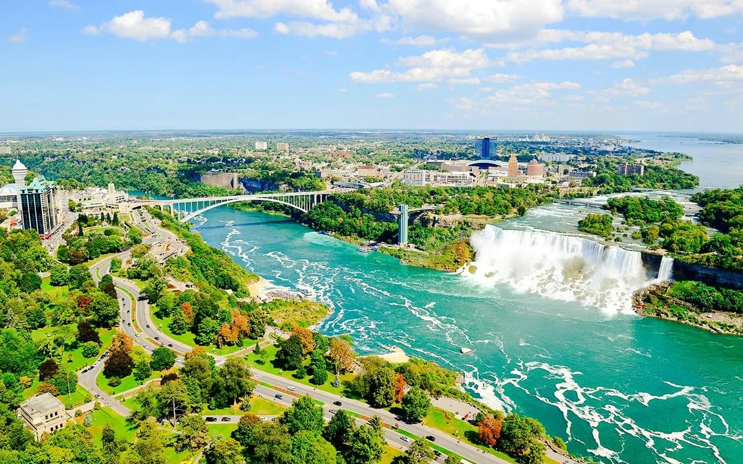 Niagara Falls (Canada & USA) Full Day Tour Image 4