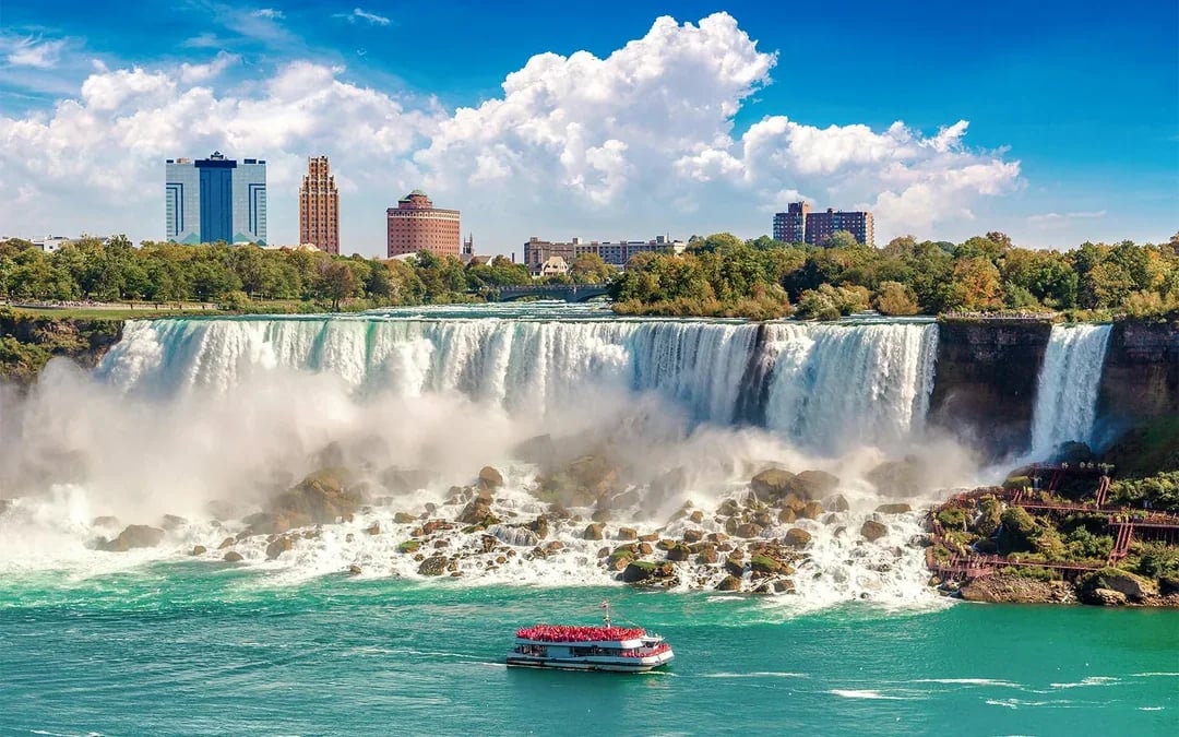 Niagara Falls Canada: Guided Tour with Hornblower Cruise, Journey Behind the Falls & Skylon Tower
 Image 7