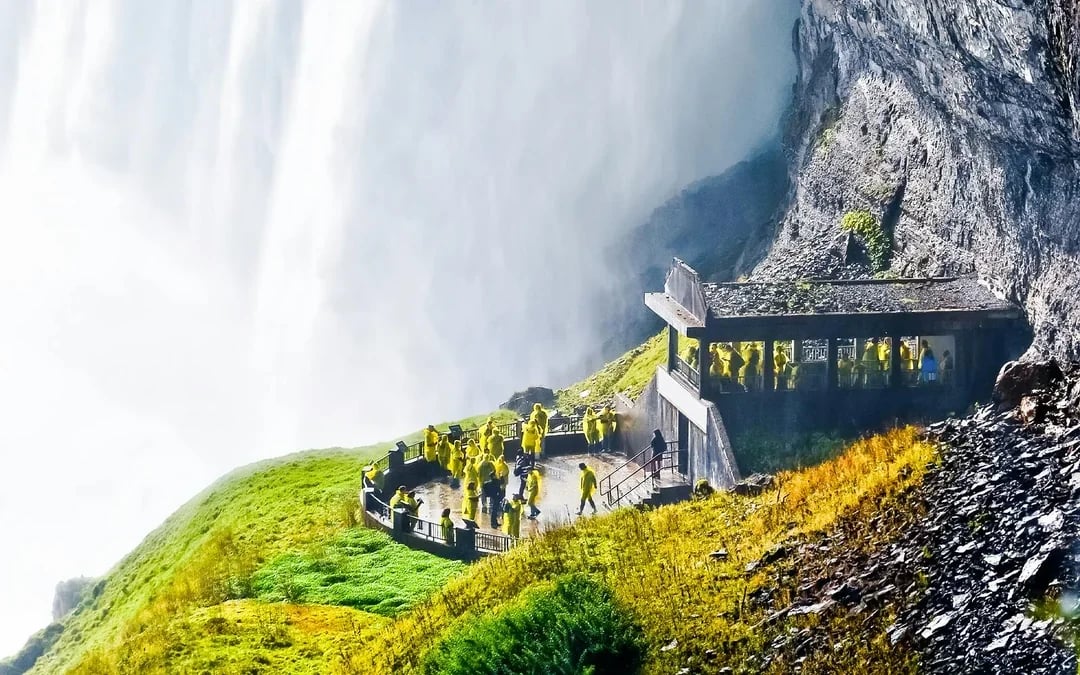 Niagara Falls Canada: Guided Tour with Journey Behind the Falls Image 4