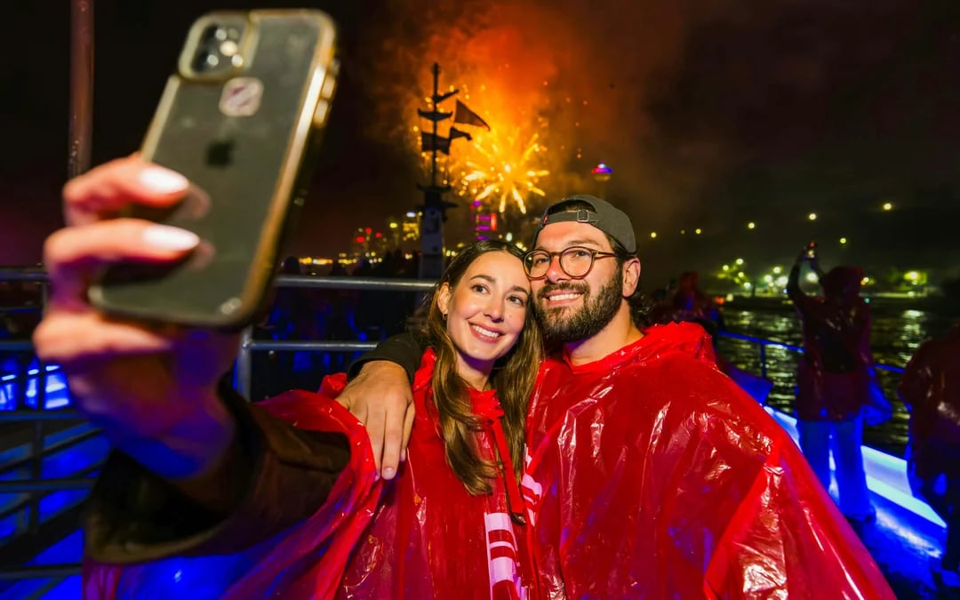 Niagara Falls Canada: Night Walking Tour with Fireworks Cruise Image 3