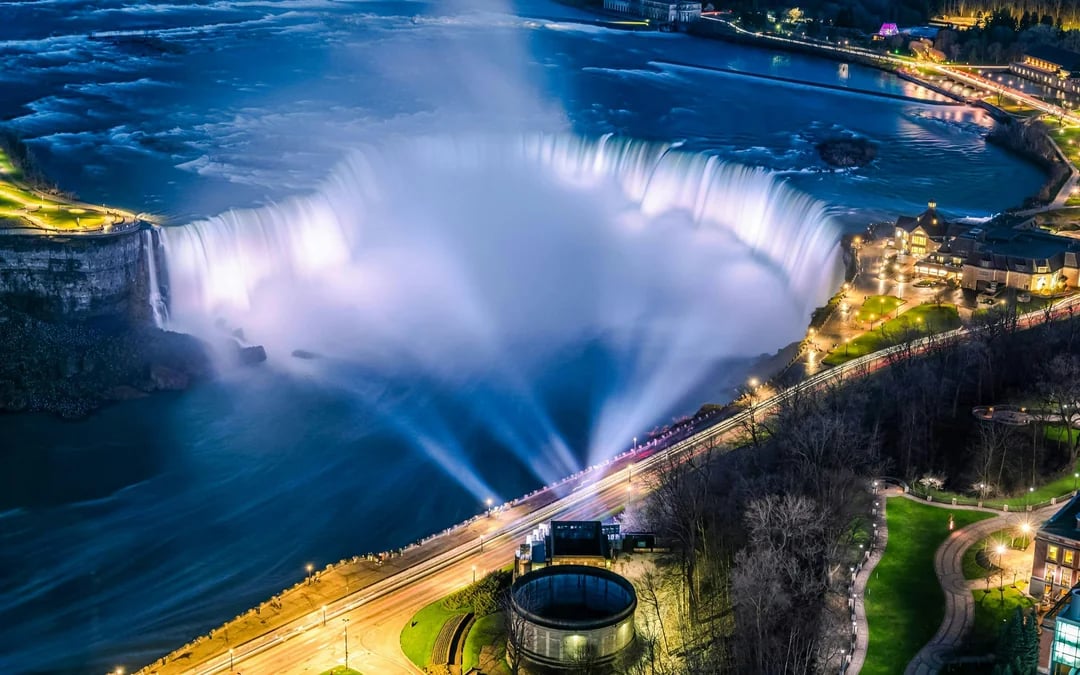 Niagara Falls Canada: Night Walking Tour with Fireworks Cruise Image 4