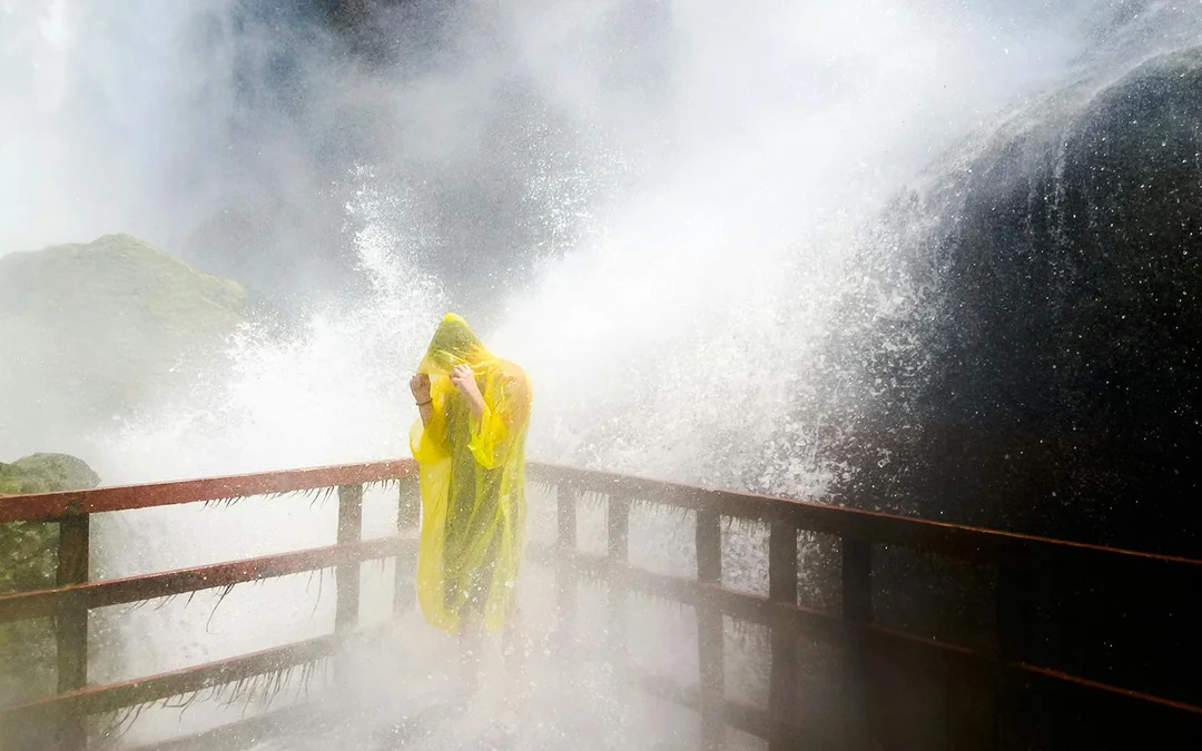 Niagara Falls USA: Guided Tour with Cave of the Winds Image 3
