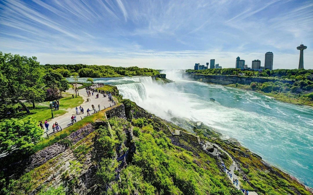Niagara Falls USA Guided Tour with Maid of the Mist Boat Ride, Cave of the Winds and Transportation Image 3