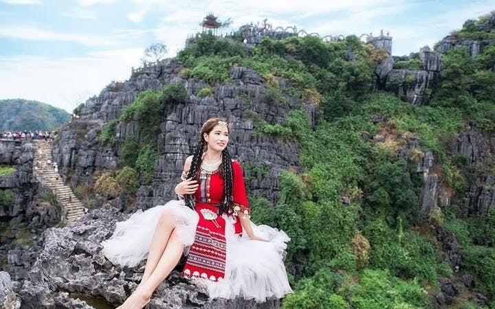 Ninh Binh Day Tour: Hoa Lu, Tam Coc or Trang An Boat Ride, Mua Cave, Lunch, and Transfers from Hanoi Image 7