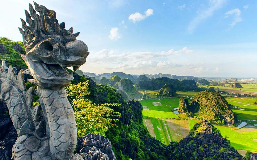 Ninh Binh Tour - Tam Coc, Hoa Lu/Bai Dinh Pagoda & Mua Caves Image 6