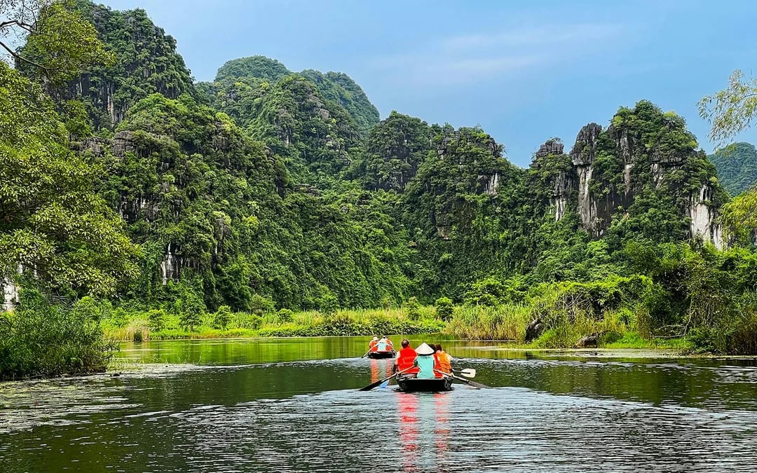 Ninh Binh Tour - Trang An, Hoa Lu/Bai Dinh Pagoda & Mua Caves Image 5