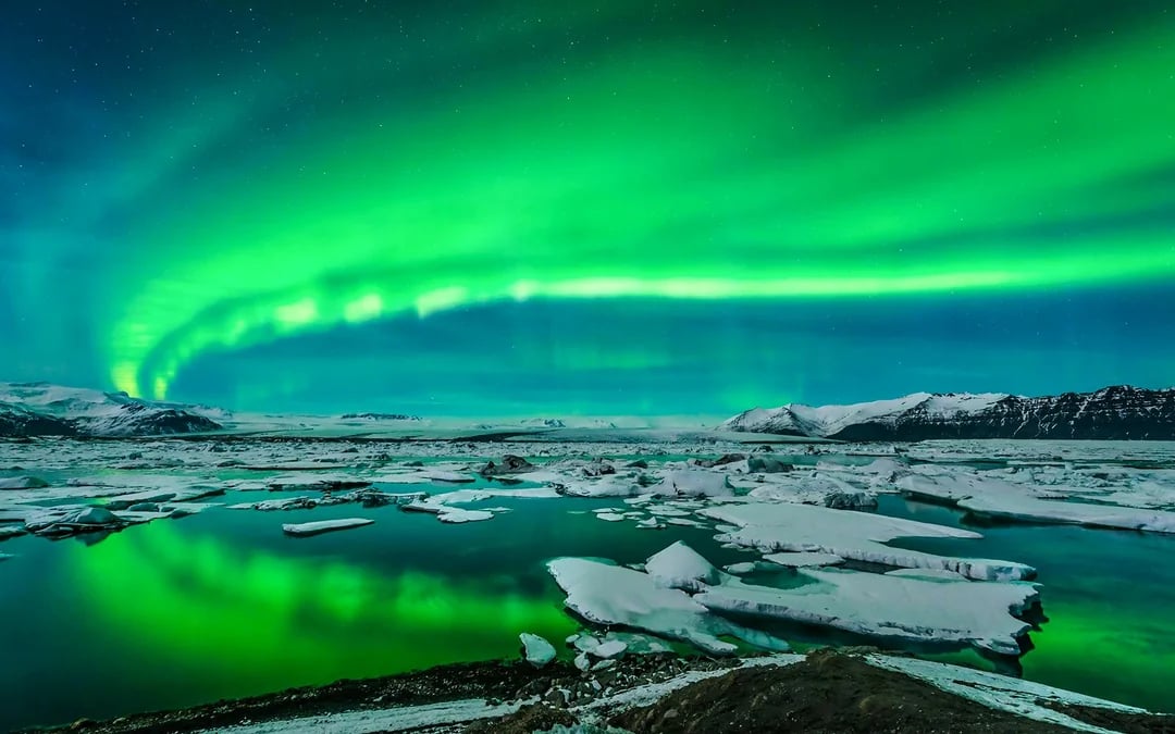 Northern Lights Small-Group Tour with Aurora Reykjavik Centre Entry Image 2