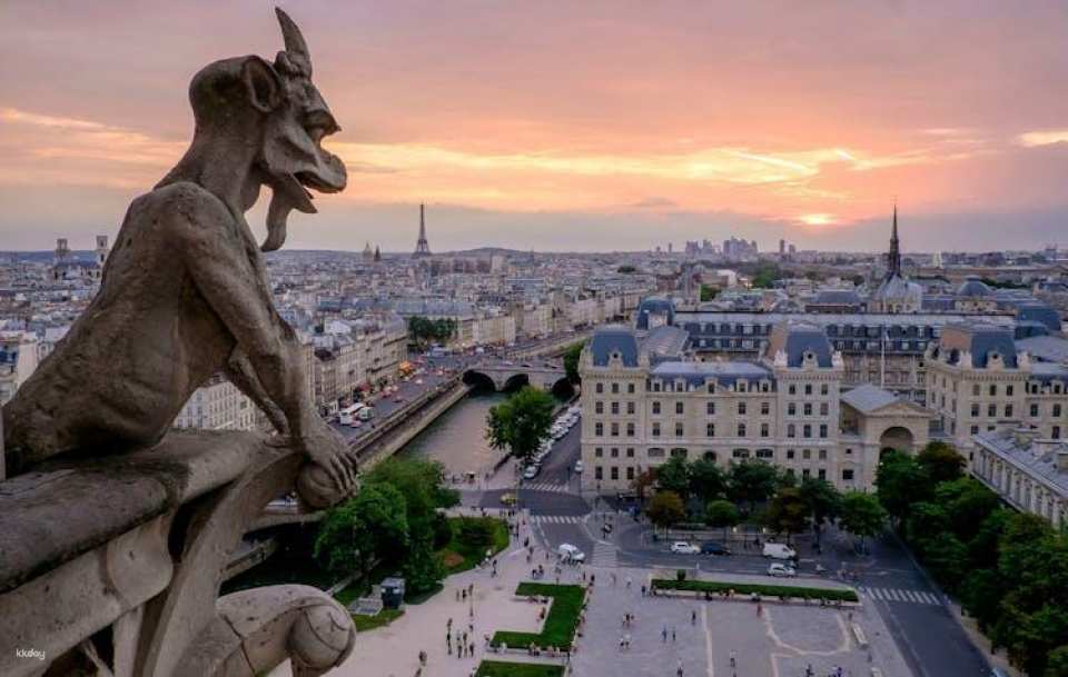 Notre-Dame de Paris exterior guided tour and interior audio tour