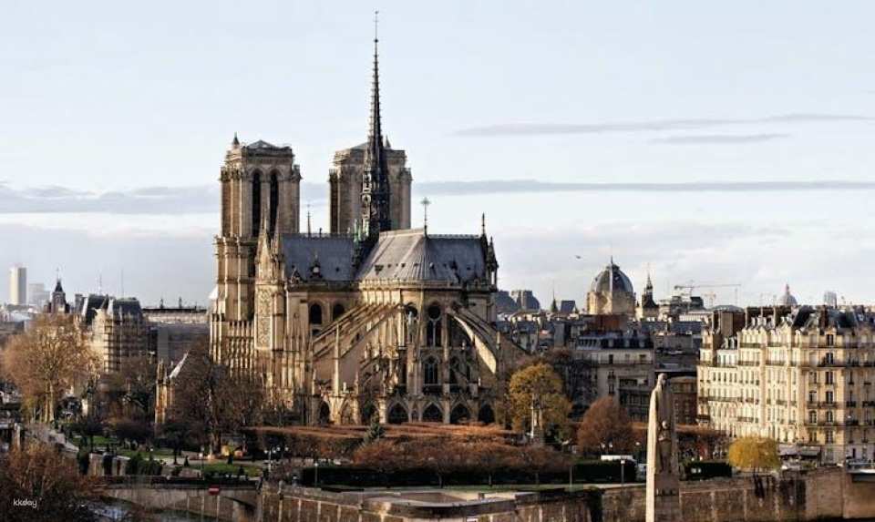 Notre-Dame de Paris exterior guided tour and interior audio tour
