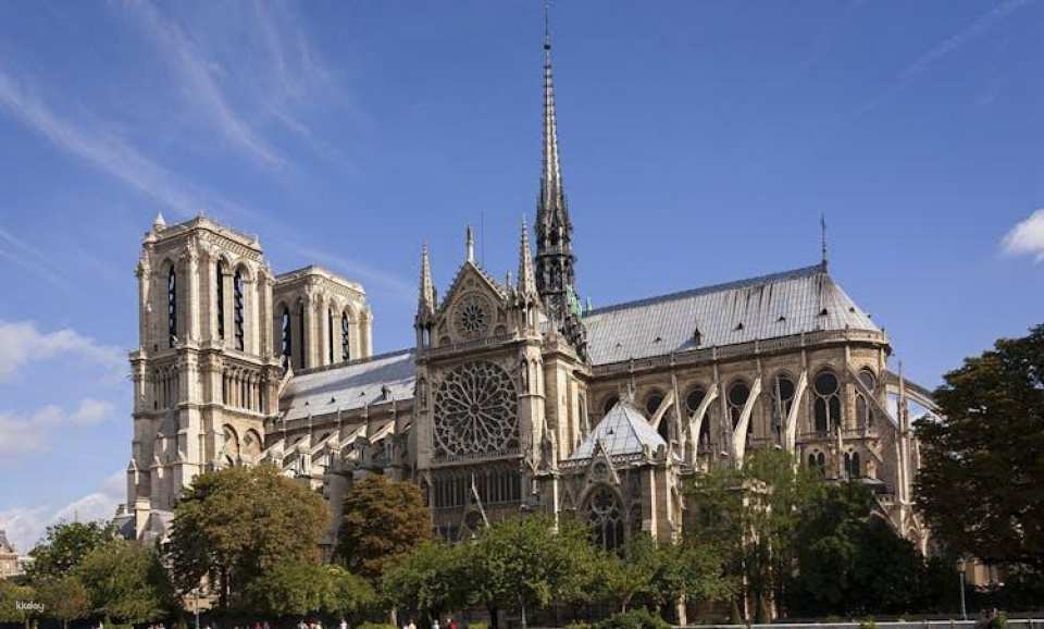 Notre-Dame de Paris exterior guided tour and interior audio tour