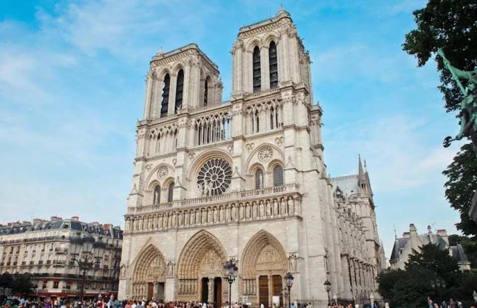 Notre-Dame de Paris exterior guided tour and interior audio tour