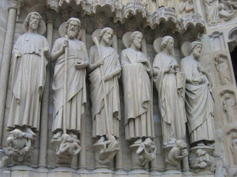 Notre-Dame de Paris exterior guided tour and interior audio tour