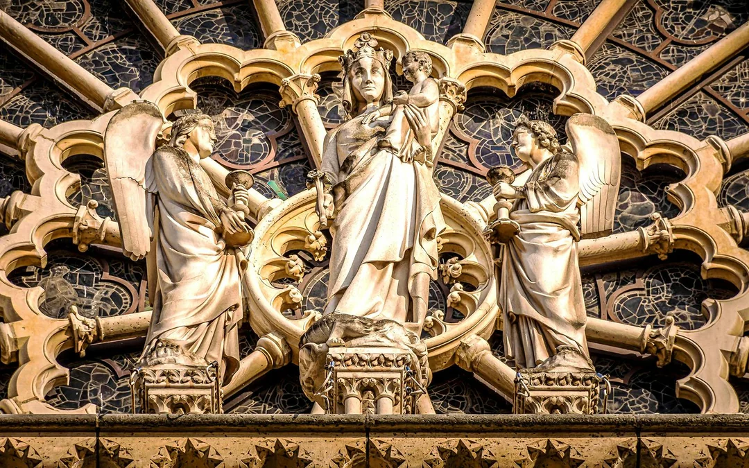 Notre-Dame Exterior Guided Tour with Free Entry Image 2