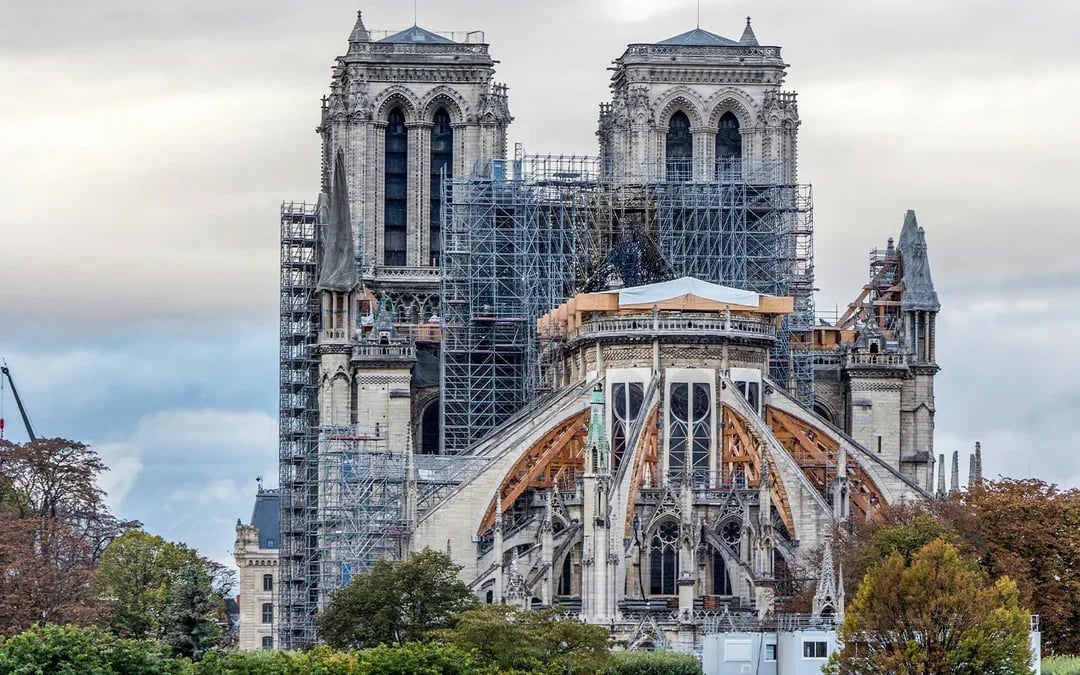 Notre-Dame Exterior Guided Tour with Free Entry Image 8