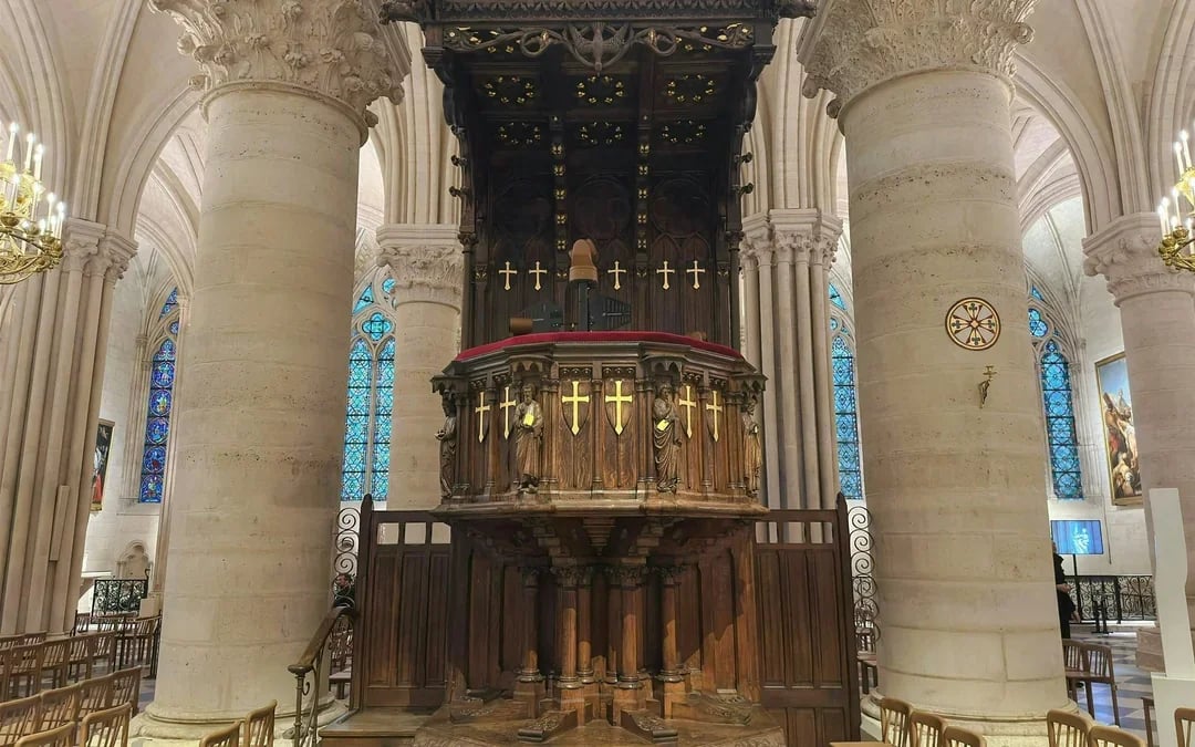Notre-Dame Interior and Exterior Guided Tour Image 6