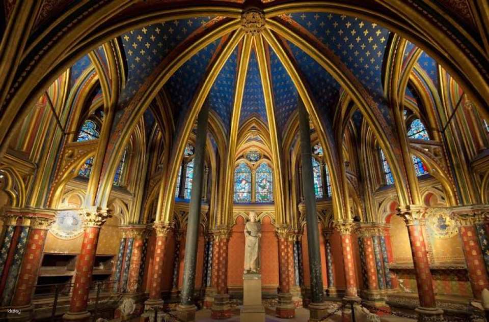 Notre Dame Island with Entrance to Sainte Chapelle