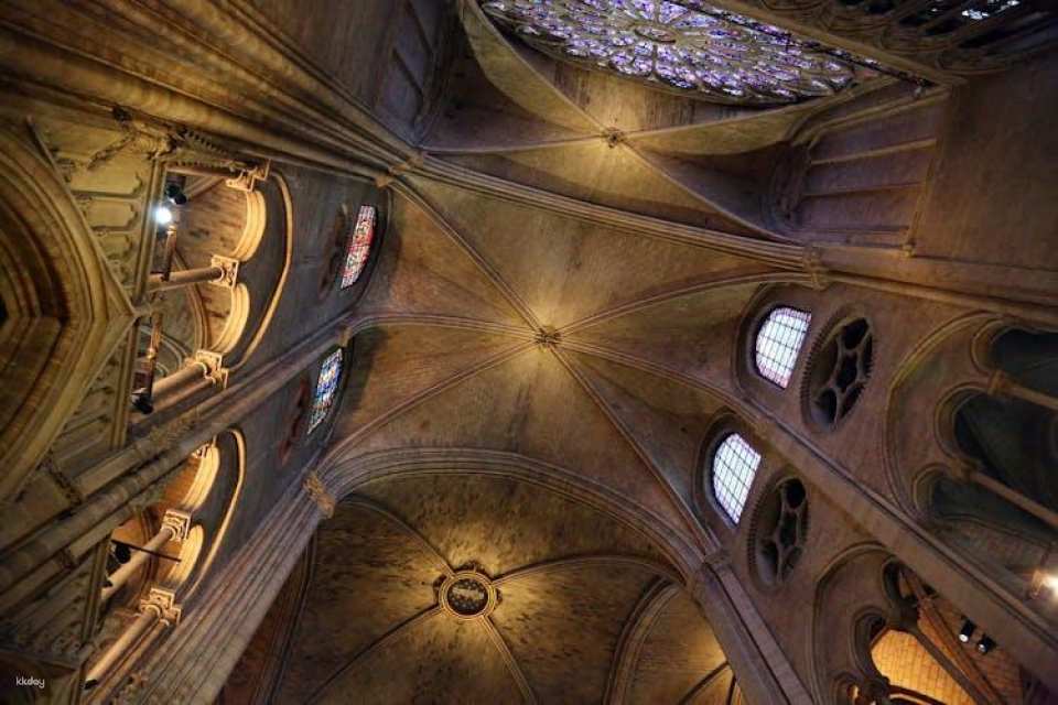 Notre Dame Island with Entrance to Sainte Chapelle