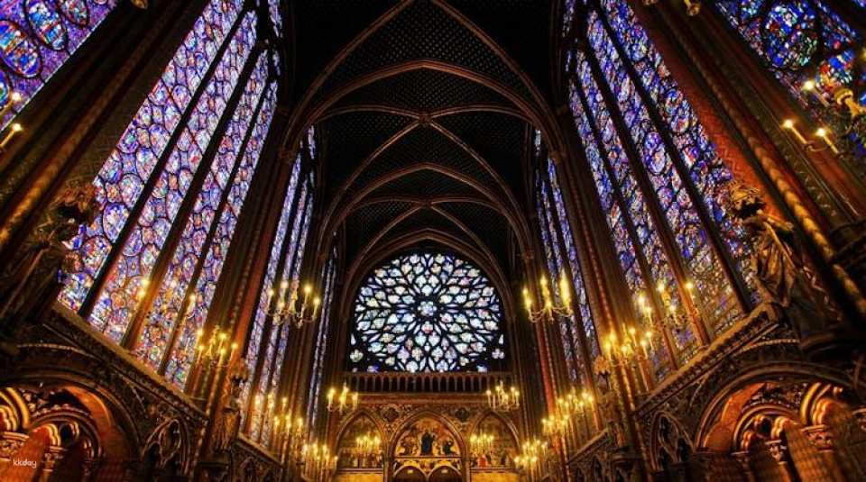Notre Dame Island with Entrance to Sainte Chapelle