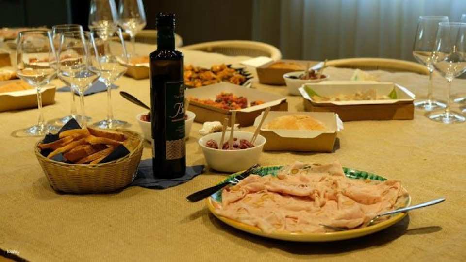 Oil and food tasting in the province of Agrigento