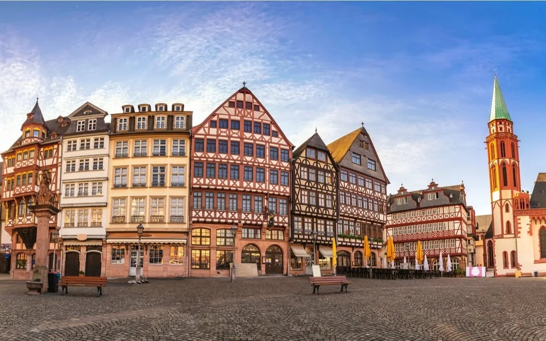 Old Town Frankfurt: Self-Guided City Exploration Game Image 4