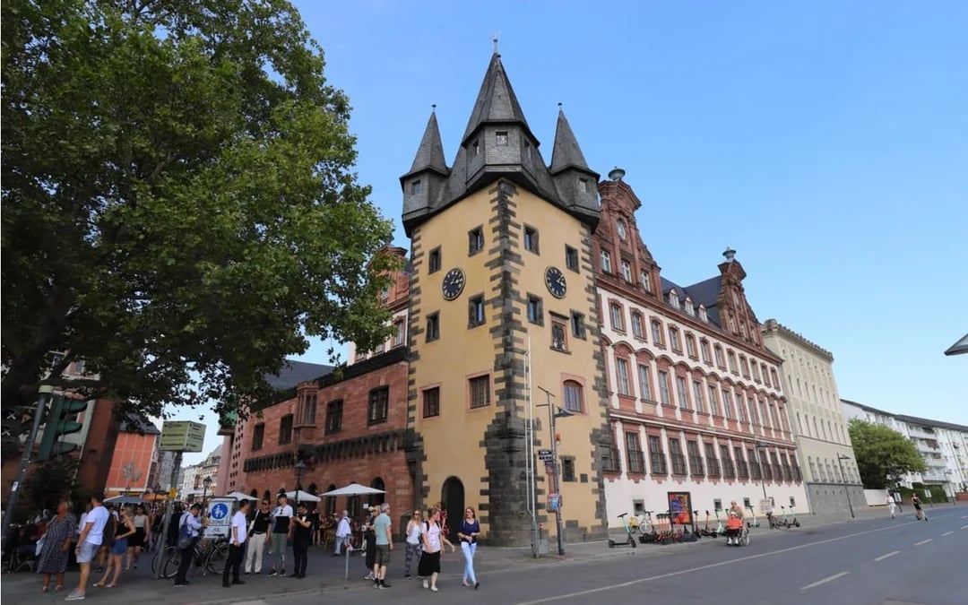 Old Town Frankfurt: Self-Guided City Exploration Game Image 7