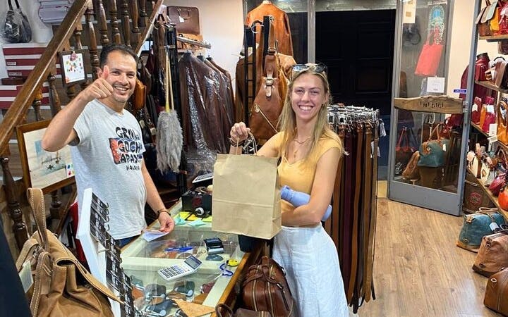Oltrarno Artisans tour, Wine Windows and Gelato Image 1