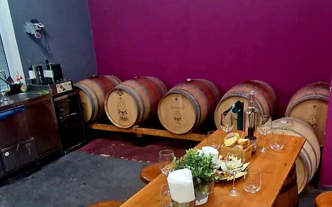 Omis Historical Guided Tour and Garage Wine Tasting for Adults Image 9