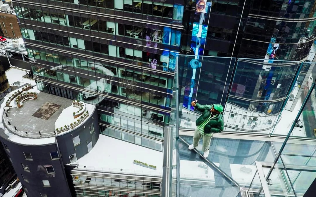 One Times Square Skywalk Tickets with Glass Elevator and Glass Walkway Image 11